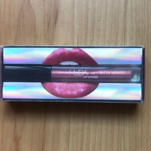 *Rare*New in box Huda beauty lip strobe Snobby